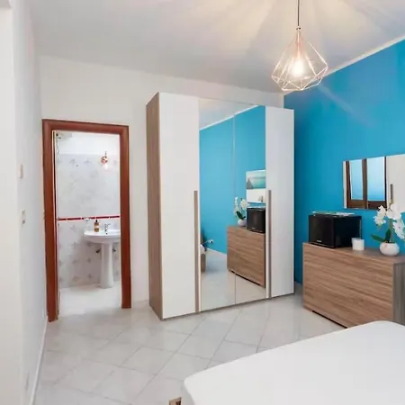 Port Island - Second Floor Apartment *